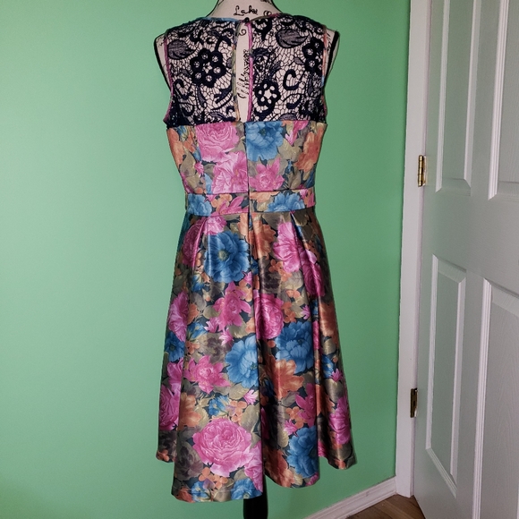 Tatyana Floral Lacey Dress size X-Large - Picture 2 of 4